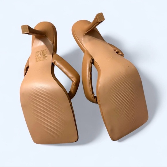 NWOT Pretty Little Thing Tan Heeled Sandals 6 - Picture 3 of 4